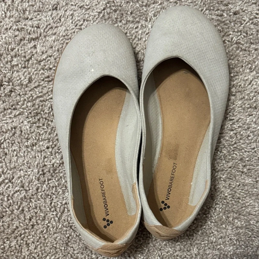 Vivobarefoot Women's Light Gray Flats - Picture 1 of 4